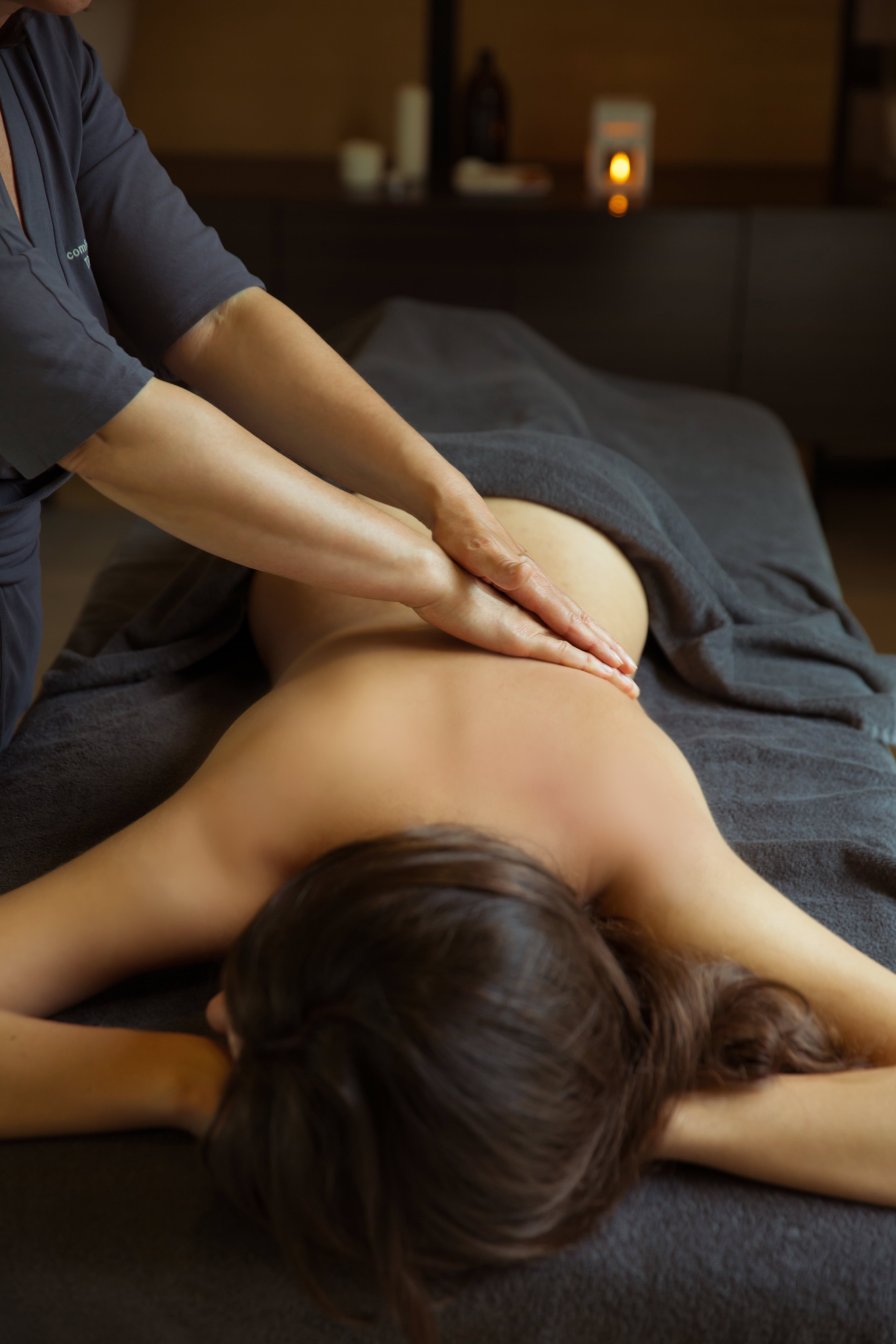 Massage model. Массаж спины. Женский массаж. Красивый массаж. Красивый массаж тела.